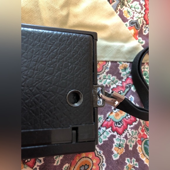 Vintage Kodak Pocket Instamatic 20 Camera - Picture 6 of 12